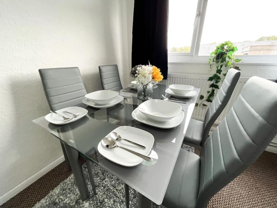 צ'אטהם 3 Bedroom House With Free Parking מראה חיצוני תמונה